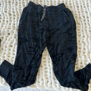 sundry camo jogger
